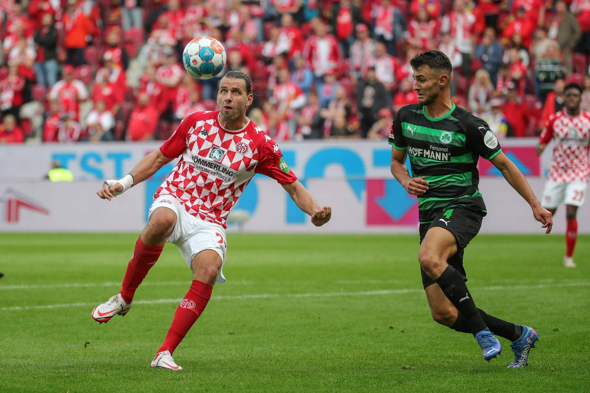 集体努力!法兰克福队客场夺胜的简单介绍 集体努力!法兰克福队客场夺胜的简单介绍