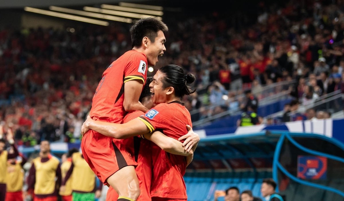 包含中国足球联赛精彩对决，球队锐意夺冠的词条